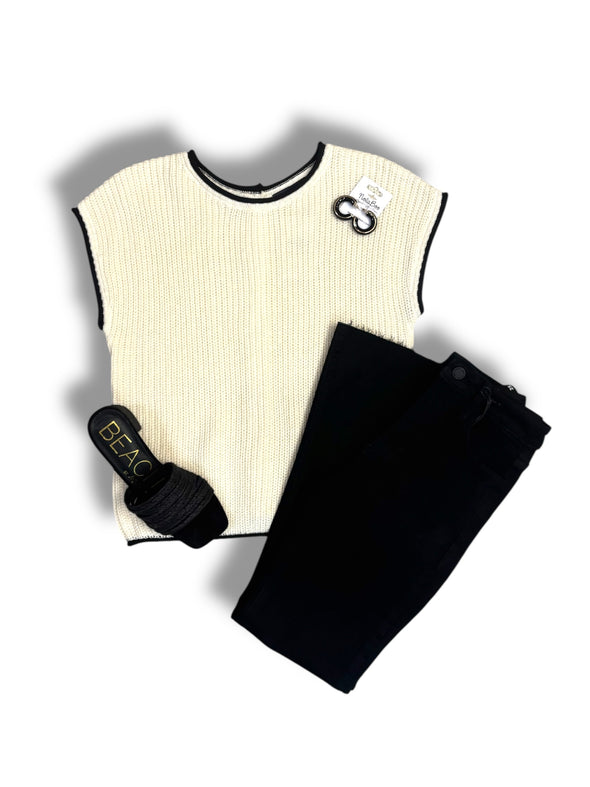 Contrast Trim Sweater Knit Top With Back Buttons in 2 Colors