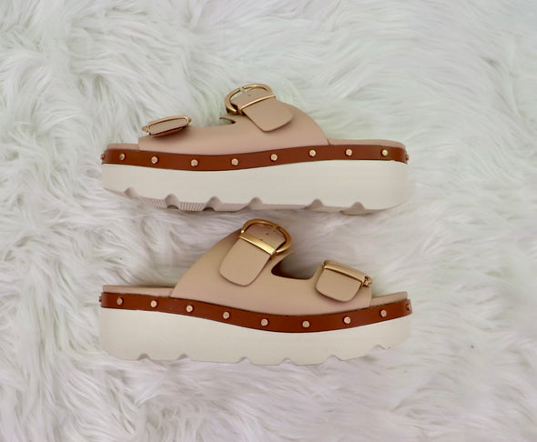 Surfs Up Sandal in Smooth Beige Or Black Croc