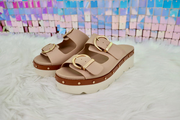 Surfs Up Sandal in Smooth Beige Or Black Croc