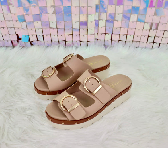 Surfs Up Sandal in Smooth Beige Or Black Croc