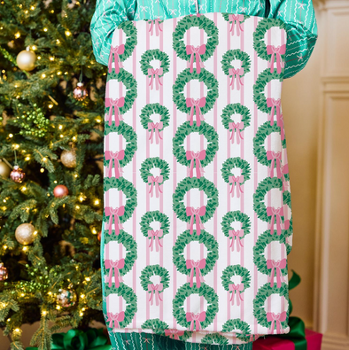 Rosy Wreaths Christmas Blanket